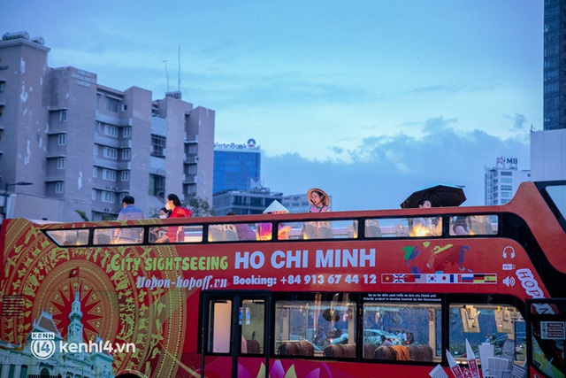 Sài Gòn đang khỏe lại: Mọi người nô nức đi dạo trung tâm thành phố ngày cuối tuần - Ảnh 12.
