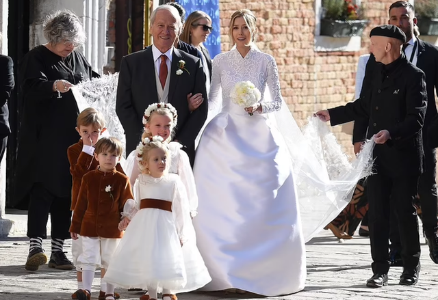 Cùng ngày diễn ra đám cưới con gái tỷ phú Bill Gates, một hôn lễ của thiếu gia giàu nhất châu Âu không hề kém cạnh về độ xa hoa - Ảnh 3.