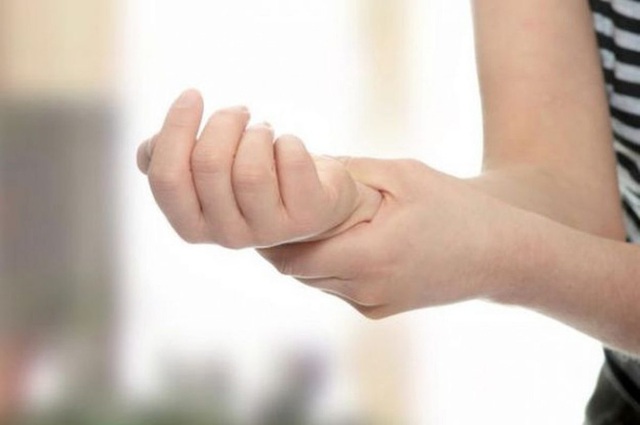Thường xuyên bị tê mỏi tay, hãy cảnh giác vì nó có thể là dấu hiệu của 5 căn bệnh nguy hiểm này - Ảnh 3.