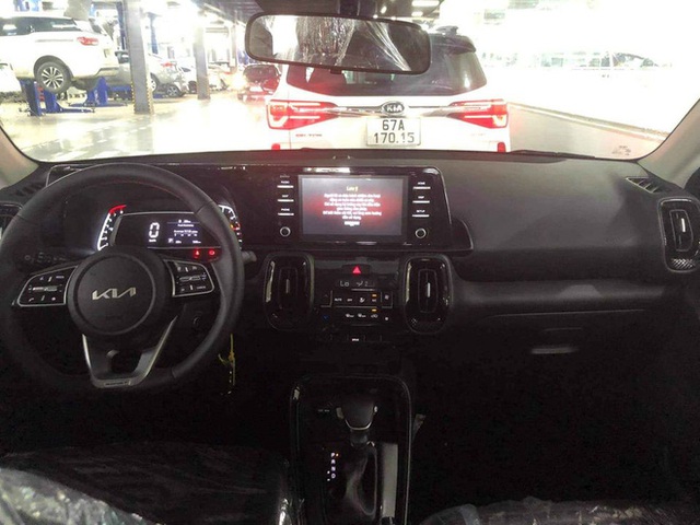 Kia Sonet đầu tiên về đại lý Việt Nam - SUV cỡ nhỏ gây tranh cãi vì giá cao nhất 609 triệu đồng, đấu Toyota Raize - Ảnh 5.