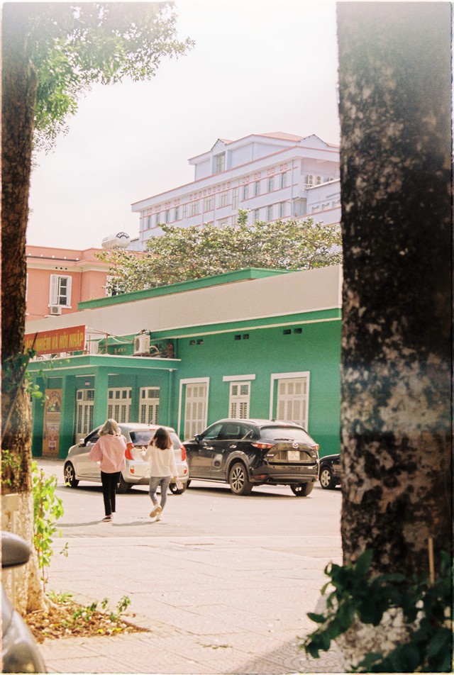 Trường đại học có bác bảo vệ siêu đỉnh: Giơ máy có ảnh đẹp, đầu vào cao ngất nhưng 98% ra trường có việc làm đáng mơ ước - Ảnh 8.