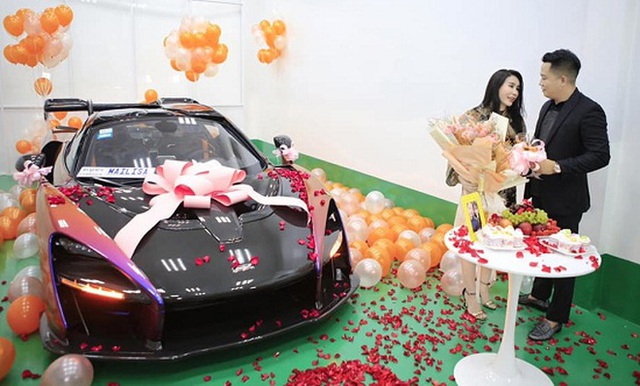 Điểm mặt loạt quà tặng của các đại gia Việt dành cho nóc nhà: Toàn sắm siêu xe, xe siêu sang chục tỷ, sở hữu nhiều chi tiết độc nhất Việt Nam - Ảnh 5.