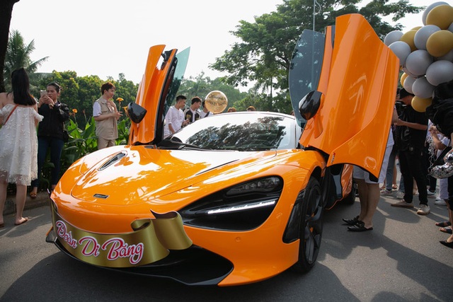 Điểm mặt loạt quà tặng của các đại gia Việt dành cho nóc nhà: Toàn sắm siêu xe, xe siêu sang chục tỷ, sở hữu nhiều chi tiết độc nhất Việt Nam - Ảnh 9.