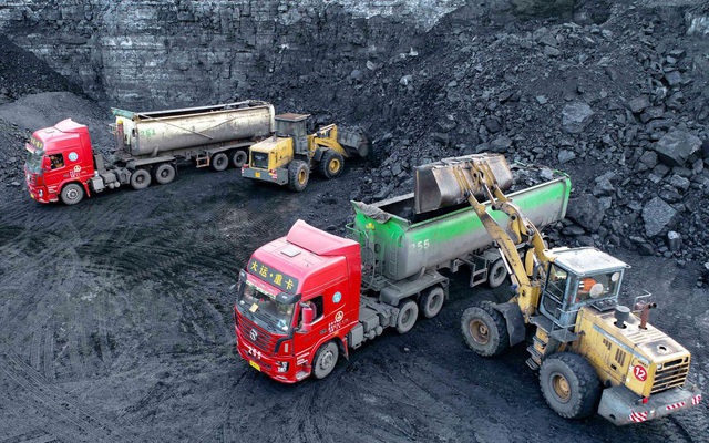 Trung Quốc tăng tối đa sản xuất than, cấm mỏ khai thác đóng cửa: Lời hứa theo đuổi năng lượng sạch liệu có thành hiện thực?
