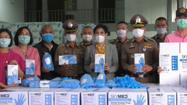 Tiết lộ gây sốc: Hàng chục triệu găng tay y tế dính bùn, vấy máu được phù phép để vào Mỹ từ một quốc gia Đông Nam Á - Ảnh 2.