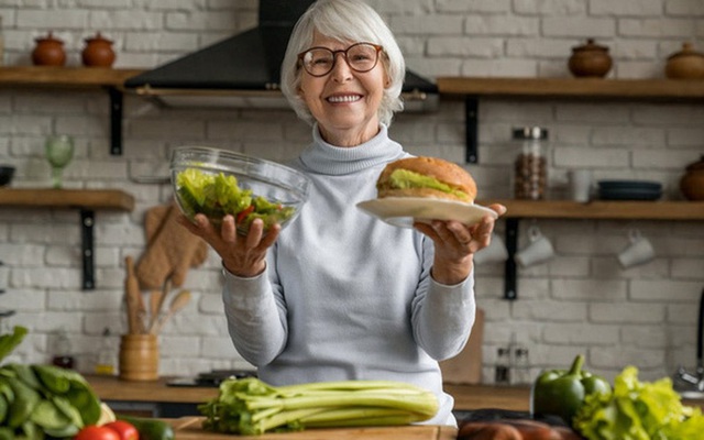 6 loại thực phẩm HUỶ HOẠI cơ thể ở tuổi 60