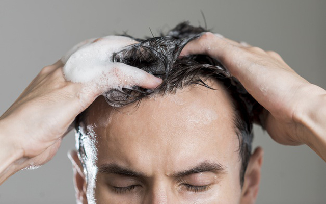 5 thói quen khi gội đầu khiến tóc rụng, tuổi thọ cũng giảm theo: Bất kể nam hay nữ đều mắc phải nên cần đặc biệt chú ý - Ảnh 3.