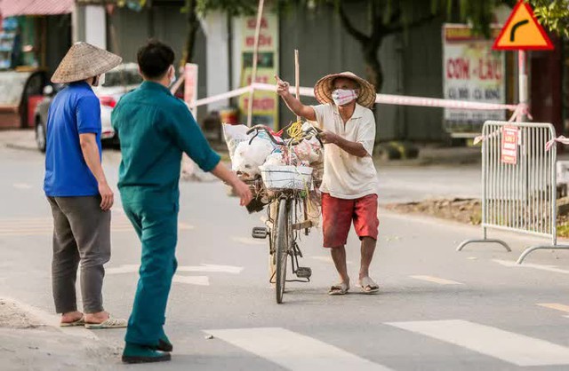  CLIP: Phong tỏa trụ sở TAND huyện, nhiều điểm liên quan chùm 7 ca mắc Covid-19  - Ảnh 13.