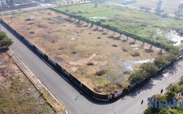 Dự án Citi Grand của Tập đoàn Kiến Á mở bán từ cuối năm 2019 nhưng đến nay vẫn chỉ là bãi đất trống.