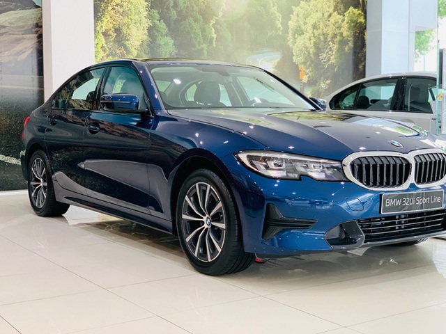 BMW 3-Series giảm giá kỷ lục 222 triệu đồng tại đại lý: Bản tiêu chuẩn chỉ hơn 1,6 tỷ đồng, quyết đấu Mercedes-Benz C-Class - Ảnh 2.