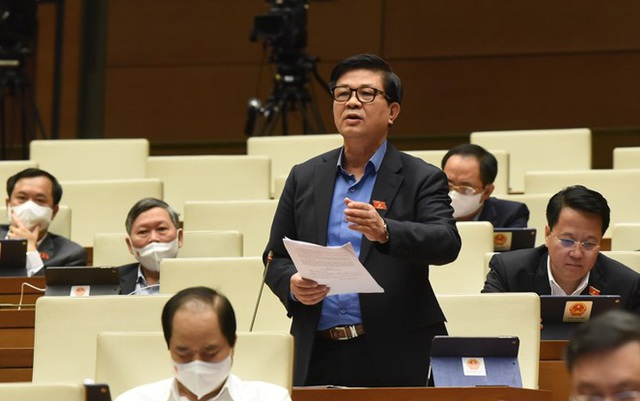 Đại biểu Đỗ Ngọc Thịnh - Đoàn ĐBQH tỉnh Khánh Hòa, tranh luận tại hội trường Diên Hồng.
