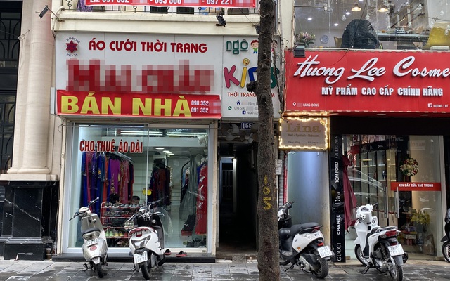 một ngôi nhà đang được rao bán tại phố Hàng Bông