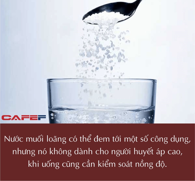 1 cốc nước muối = 10 loại thuốc: Có rất nhiều công dụng đến từ một món rẻ bèo mà bạn đang bỏ qua mỗi ngày - Ảnh 1.