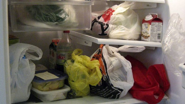 90% chị em có thói quen tai hại này khi bảo quản thực phẩm trong tủ lạnh: Chuyên gia nói rất hại sức khỏe, có khả năng gây ung thư - Ảnh 2.