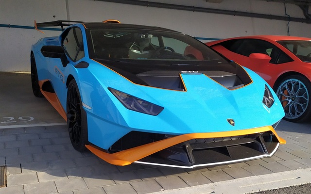 Lamborghini Huracan mạnh và đắt tiền nhất có mặt tại Việt Nam: Màu sơn độc, từng được Minh Nhựa ra kèo mua