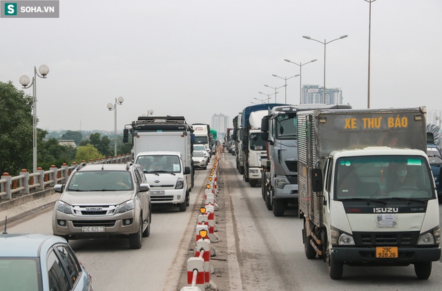Hà Nội: 4 xe ô tô tông liên hoàn, cầu Thanh Trì ùn tắc 15km - Ảnh 6.
