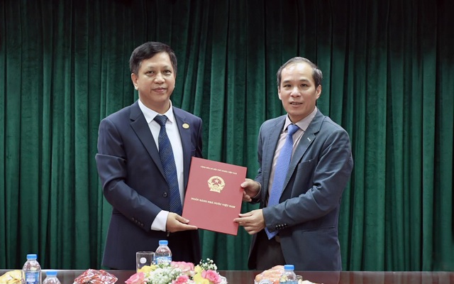 Phó Thống đốc Đoàn Thái Sơn trao quyết định bổ nhiệm