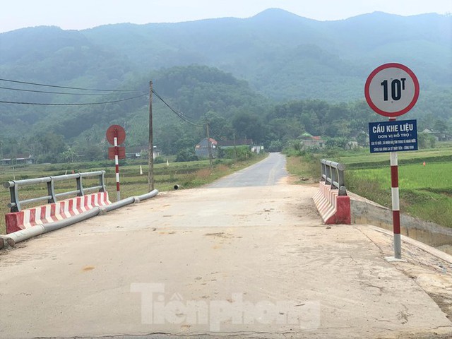 Thuy Tien tai tro xay cau o Nghe An: Vi sao 'chenh' giua gia trung thau va hop dong?