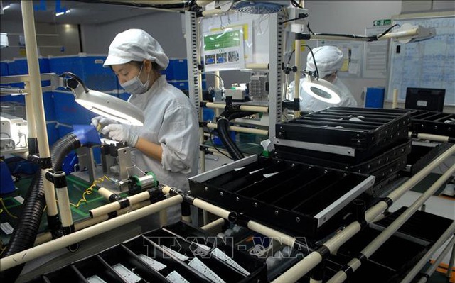 Dây chuyền sản xuất thiết bị điện tử, thiết bị thắp sáng trong xe ô tô, xe máy tại Công ty TNHH Điện Việt Nam Stanley tại Hà Nội. Ảnh: Danh Lam/TTXVN.