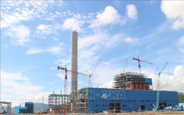 Dự án trạm biến áp 500kV Vân Phong và đấu nối góp phần giải tỏa công suất nhà máy điện sử dụng năng lượng tái tạo cho Nhà máy nhiệt điện BOT Vân Phong 1 (Ninh Hòa, Khánh Hòa). Ảnh: Phan Sáu/TTXVN