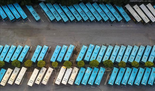 Hàng ngàn xe buýt Hà Nội nằm bến, chờ ngày hoạt động trở lại - Ảnh 5.