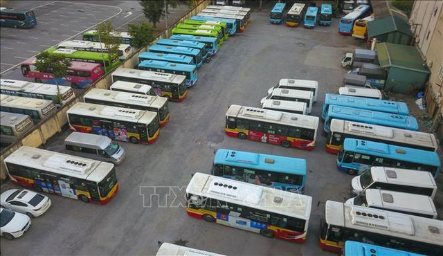 Hàng ngàn xe buýt Hà Nội nằm bến, chờ ngày hoạt động trở lại - Ảnh 6.