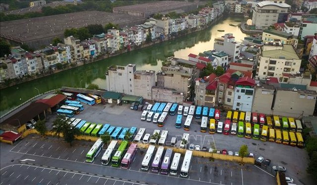 Hàng ngàn xe buýt Hà Nội nằm bến, chờ ngày hoạt động trở lại - Ảnh 8.