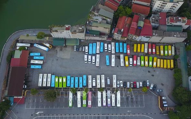Hàng ngàn xe buýt Hà Nội nằm bến, chờ ngày hoạt động trở lại