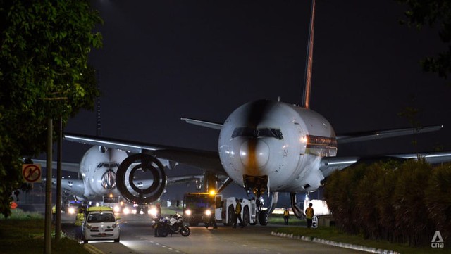 Hình ảnh độc nhất vô nhị: Siêu máy bay A380 xếp hàng đi trên đường phố Singapore và cái kết buồn cho những gã khổng lồ của bầu trời - Ảnh 2.