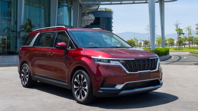 Lộ ảnh thực tế chi tiết Kia Carnival 2022 tại Việt Nam trước ngày ra mắt: Trông long lanh như SUV hạng sang nhưng vẫn còn sạn - Ảnh 2.