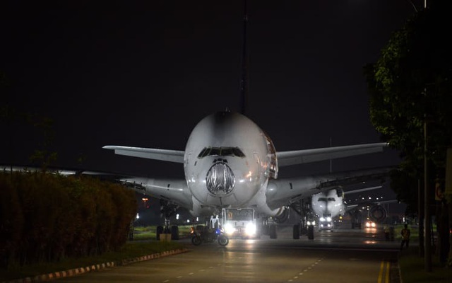 Hai gã khổng lồ Airbus A380 bị kéo đi "xẻ thịt" khi mới hơn 10 tuổi: Chuỗi ngày bi thảm của "tượng đài" bắt đầu?