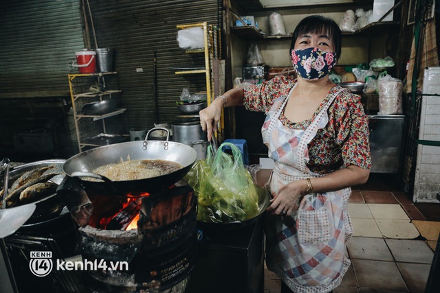 Tiểu thương phấn khởi khi chợ Bến Thành dần nhộn nhịp trở lại: Mừng lắm, mong Sài Gòn trở lại cuộc sống như ngày xưa - Ảnh 14.