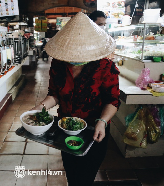 Tiểu thương phấn khởi khi chợ Bến Thành dần nhộn nhịp trở lại: Mừng lắm, mong Sài Gòn trở lại cuộc sống như ngày xưa - Ảnh 15.