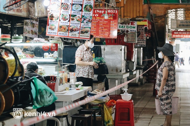 Tiểu thương phấn khởi khi chợ Bến Thành dần nhộn nhịp trở lại: Mừng lắm, mong Sài Gòn trở lại cuộc sống như ngày xưa - Ảnh 19.
