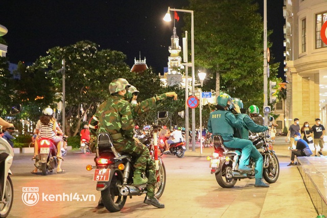 TP.HCM: Tụ tập ở phố đi bộ Nguyễn Huệ, nhiều người bị xử phạt - Ảnh 4.