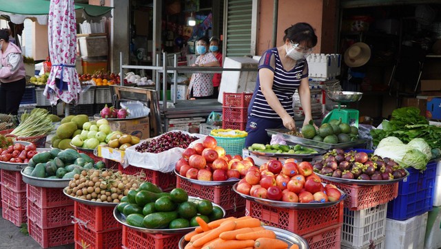 TP HCM: 130 chợ truyền thống hoạt động trở lại trong trạng thái bình thường mới - Ảnh 1.