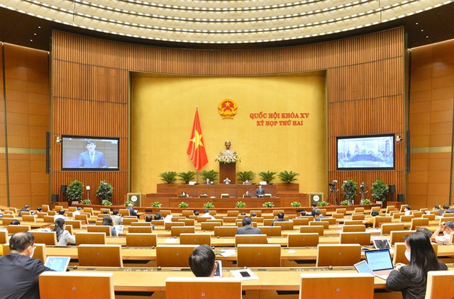 Bộ trưởng Nguyễn Thanh Long: Người đi cùng thang máy cùng F0, đã tiêm đủ vắc xin và đeo khẩu trang, không cần đi cách ly tập trung; Giám đốc Sở y tế Hà Nội giơ biển tranh luận - Ảnh 1.