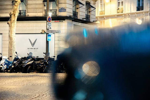 Ảnh độc quyền: Diện kiến showroom VinFast 3 mặt tiền giữa Paris, đẹp lung linh chỉ chờ mở cửa - Ảnh 11.