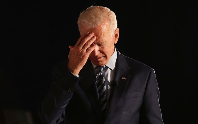 Giá xăng dầu tăng không ngừng và nguyên nhân khiến Tổng thống Mỹ Joe Biden "bó tay"