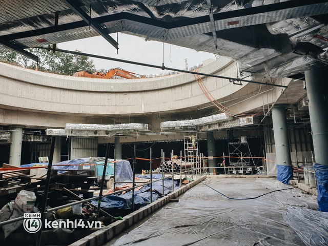 Chùm ảnh: Nhà ga trung tâm Bến Thành tuyến Metro ở Sài Gòn đã dần lộ diện sau 6 năm thi công - Ảnh 2.