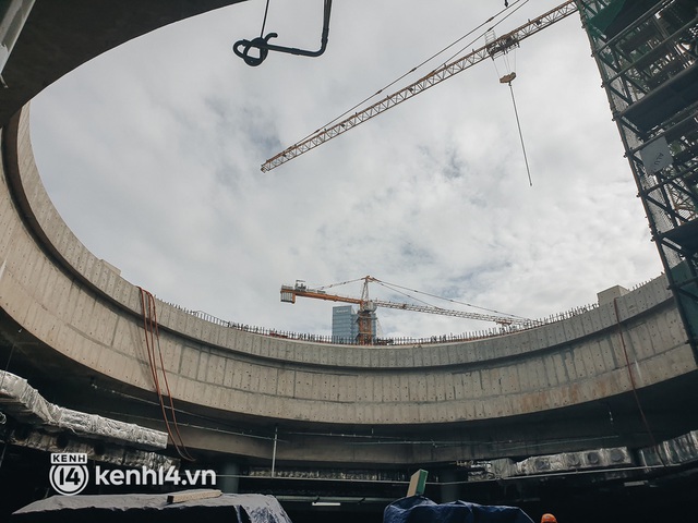 Chùm ảnh: Nhà ga trung tâm Bến Thành tuyến Metro ở Sài Gòn đã dần lộ diện sau 6 năm thi công - Ảnh 3.