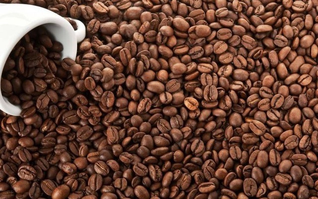 Giá cà phê tăng vọt lên cao nhất 10 năm do nguồn cung từ Brazil, Colombia và Việt Nam bị mắc kẹt