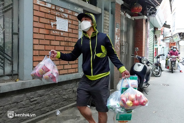 Hà Nội: Cận cảnh lấy mẫu xét nghiệm, phun khử khuẩn ở ổ dịch phường Phú Đô có 125 ca F0 - Ảnh 12.