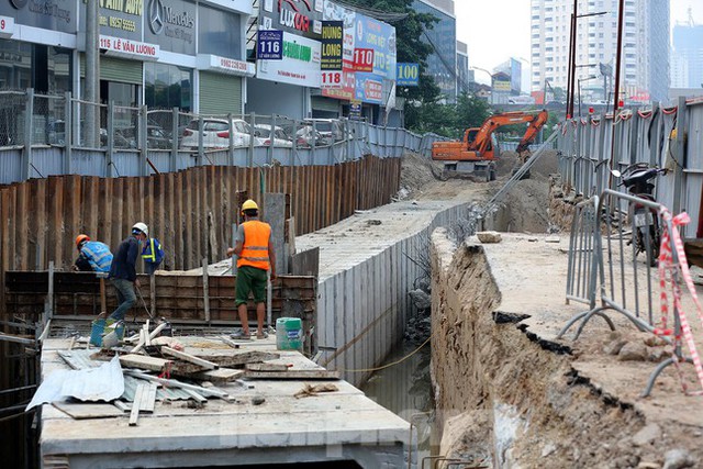 Hầm chính của hệ thống hầm chui Lê Văn Lương đang được thi công như thế nào - Ảnh 6.