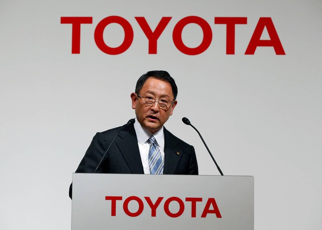 Cả thế giới chạy đua với xe điện, CEO Toyota vẫn đặt cược vào công nghệ này để bảo tồn hàng triệu việc làm của ngành ô tô - Ảnh 2.