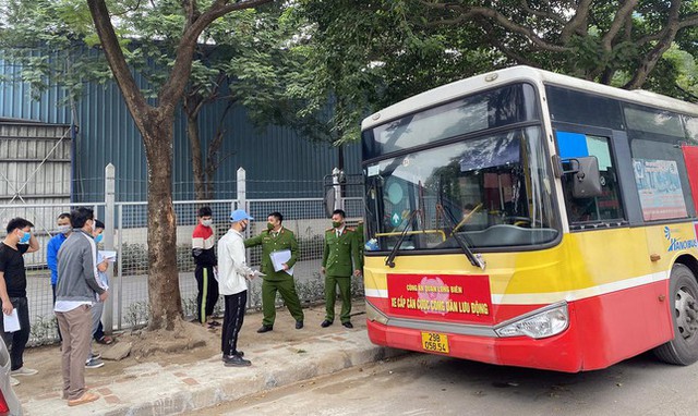  Cấp Căn cước công dân gắn chíp trên xe buýt tại Hà Nội  - Ảnh 2.