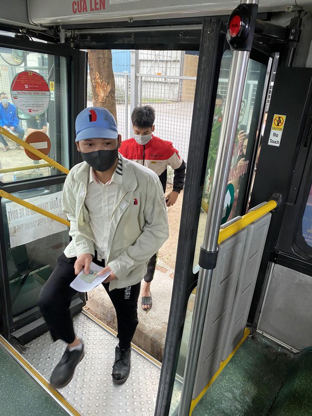  Cấp Căn cước công dân gắn chíp trên xe buýt tại Hà Nội  - Ảnh 3.