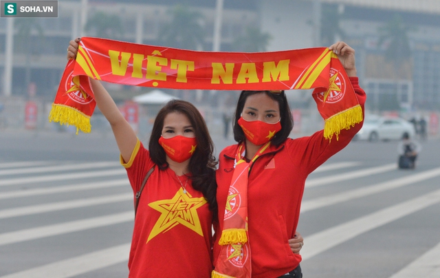 Á hậu Huyền My đến sân Mỹ Đình cổ vũ cho đội tuyển Việt Nam trong trận gặp Ả Rập Xê Út - Ảnh 5.