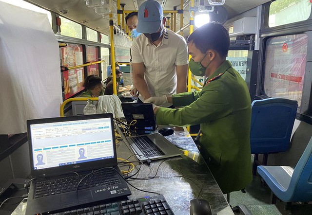  Cấp Căn cước công dân gắn chíp trên xe buýt tại Hà Nội  - Ảnh 6.