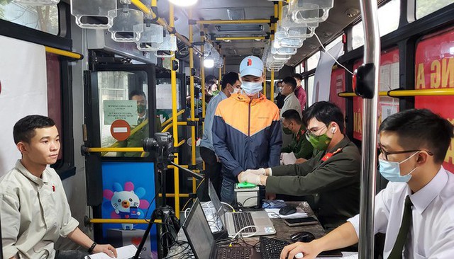  Cấp Căn cước công dân gắn chíp trên xe buýt tại Hà Nội  - Ảnh 7.